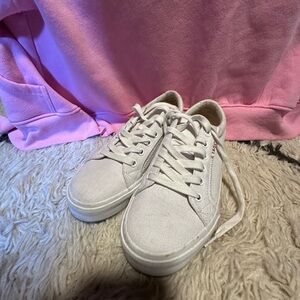 Taos Classic White Lace-Up Sneakers